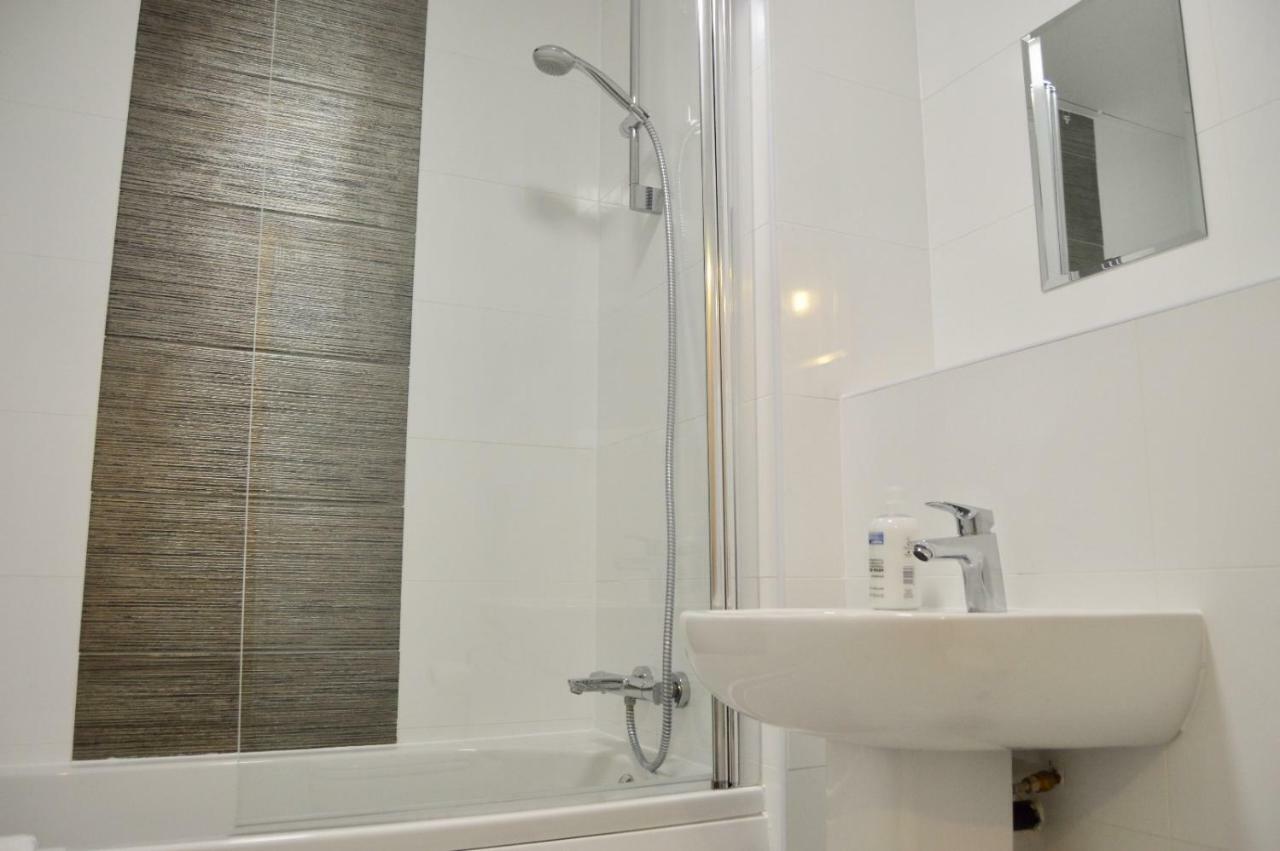 Qh31 - City Centre Location With 2 Double Bedrooms Sleeping Up To 4 People - Spacious Work Or Leisure Apartment Sheffield Extérieur photo